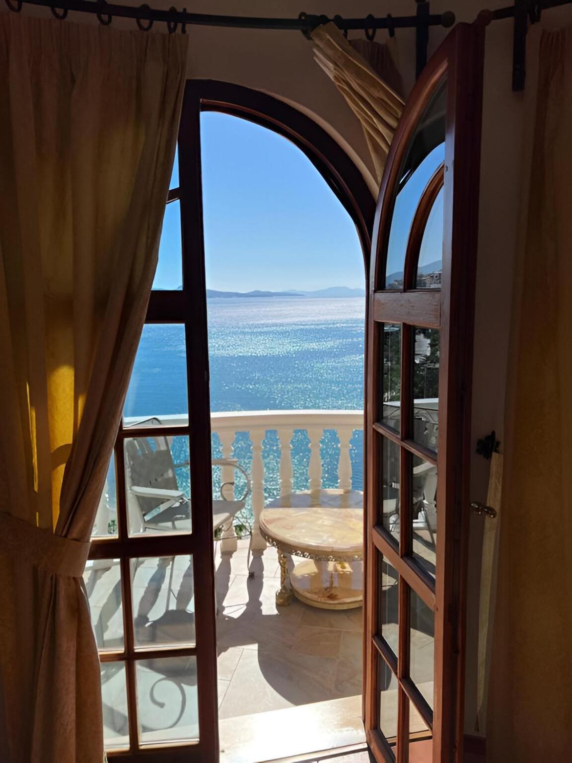 Monte Cristo Hotel With Rooftop Pool Sarandë 외부 사진