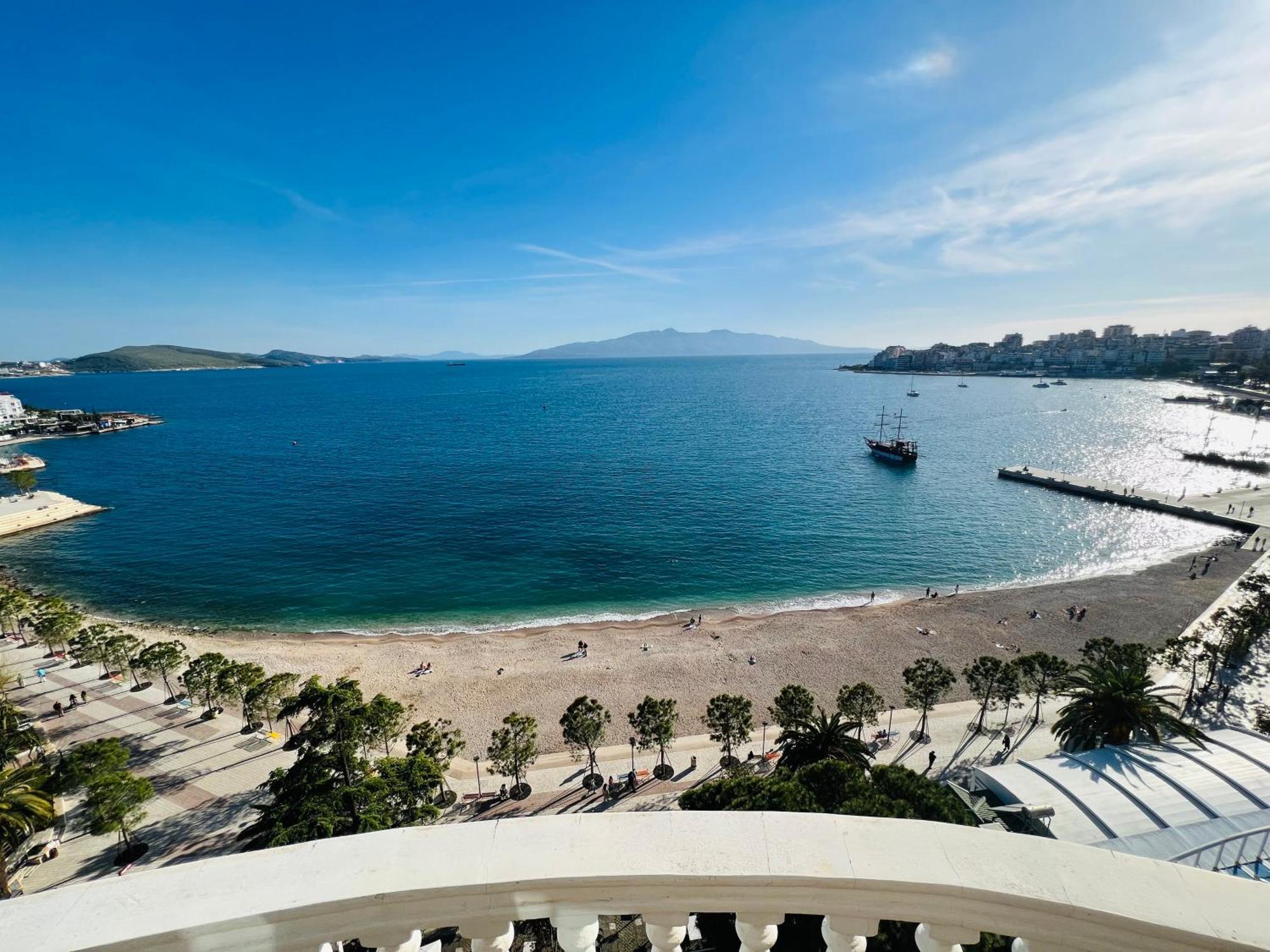 Monte Cristo Hotel With Rooftop Pool Sarandë 외부 사진