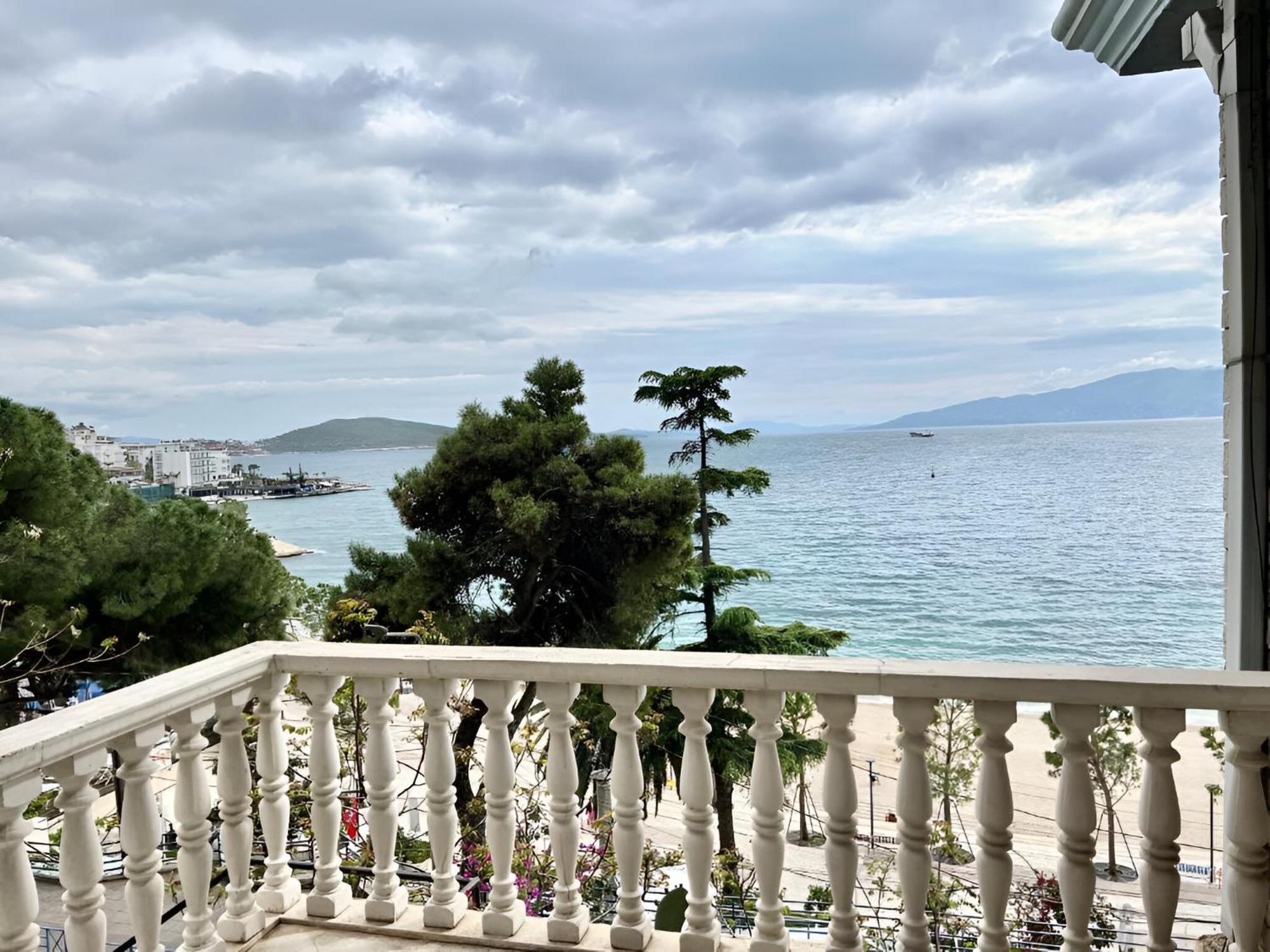 Monte Cristo Hotel With Rooftop Pool Sarandë 외부 사진