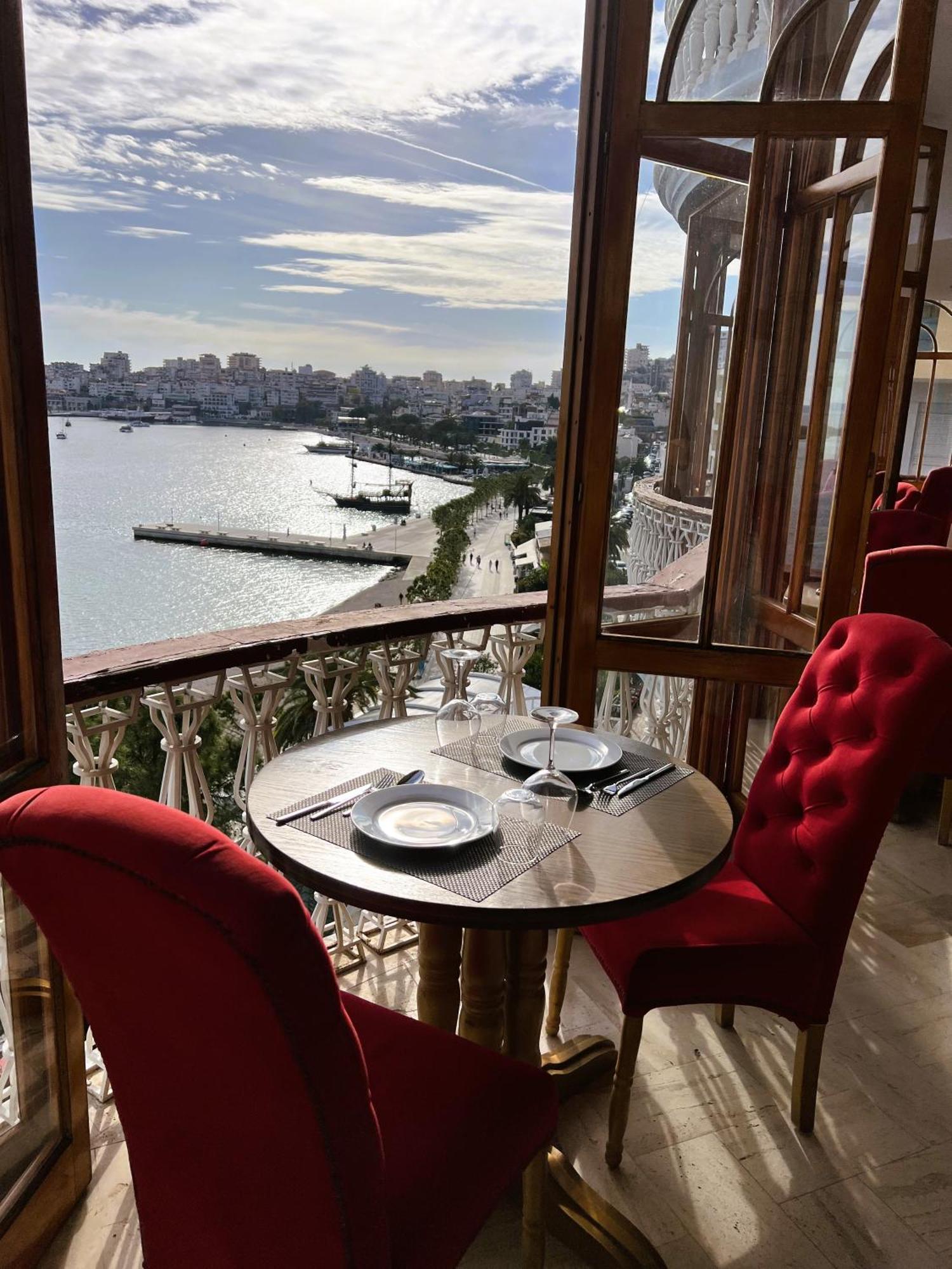 Monte Cristo Hotel With Rooftop Pool Sarandë 외부 사진