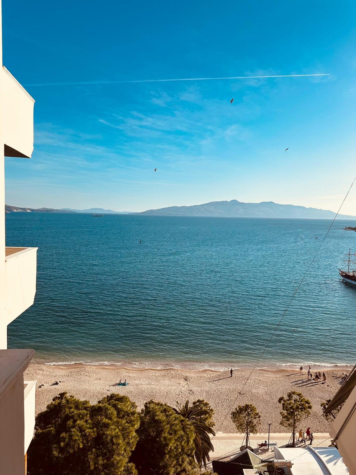 Monte Cristo Hotel With Rooftop Pool Sarandë 외부 사진