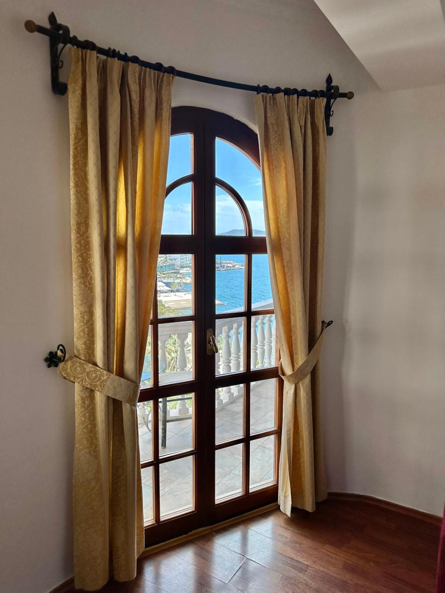 Monte Cristo Hotel With Rooftop Pool Sarandë 외부 사진